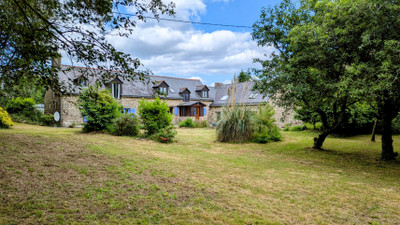 French property for sale in Ploërdut, Morbihan - €256,800 - photo 2