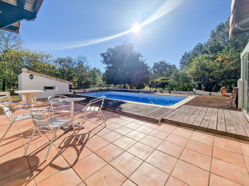 Maison à vendre à Mios, Gironde - 699.000 € - photo 1
