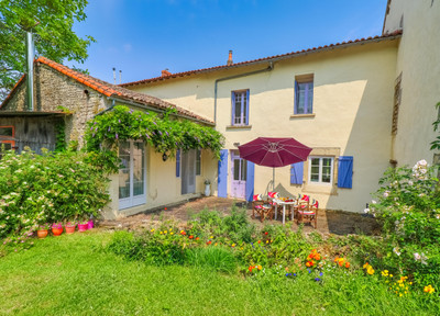 Maison à vendre à Les Adjots, Charente, Poitou-Charentes, avec Leggett Immobilier
