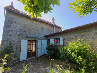 French property for sale in Auzances, Creuse - €99,000 - photo 2