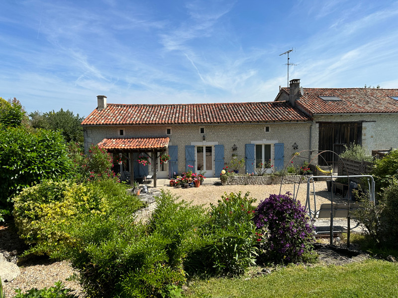 French property for sale in Challignac, Charente - €413,400 - photo 4
