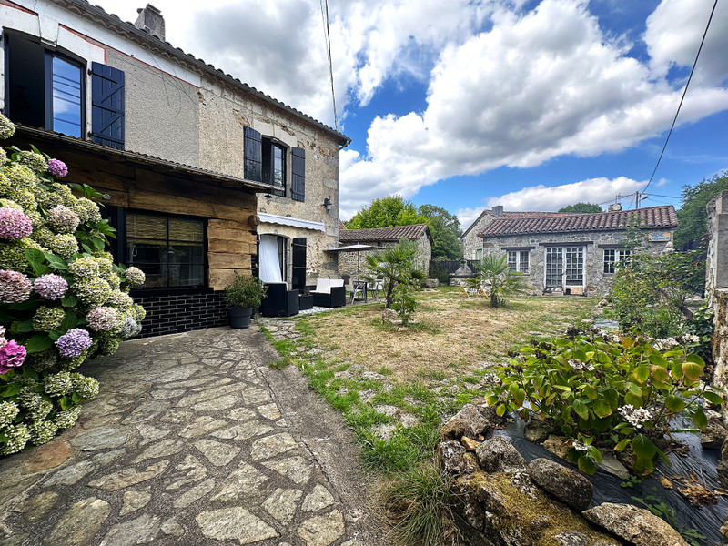 Maison à vendre à Étouars, Dordogne - 278.200 € - photo 1