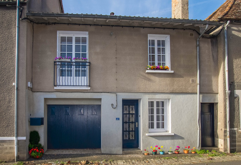 House for sale in La Trimouille Vienne Town house. France REF