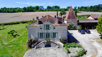 Maison à vendre à Aubeterre-sur-Dronne, Charente - 535 300 € - photo 1