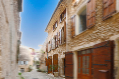 Maison à vendre à Simiane-la-Rotonde, Alpes-de-Haute-Provence, PACA, avec Leggett Immobilier
