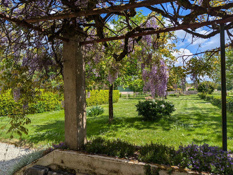 Maison à vendre à La Rochefoucauld, Charente - 399.000 € - photo 1
