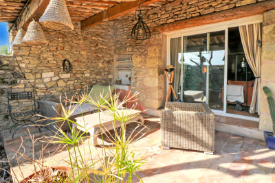 French property for sale in Saint-Quentin-la-Poterie, Gard - €839,000 - photo 2