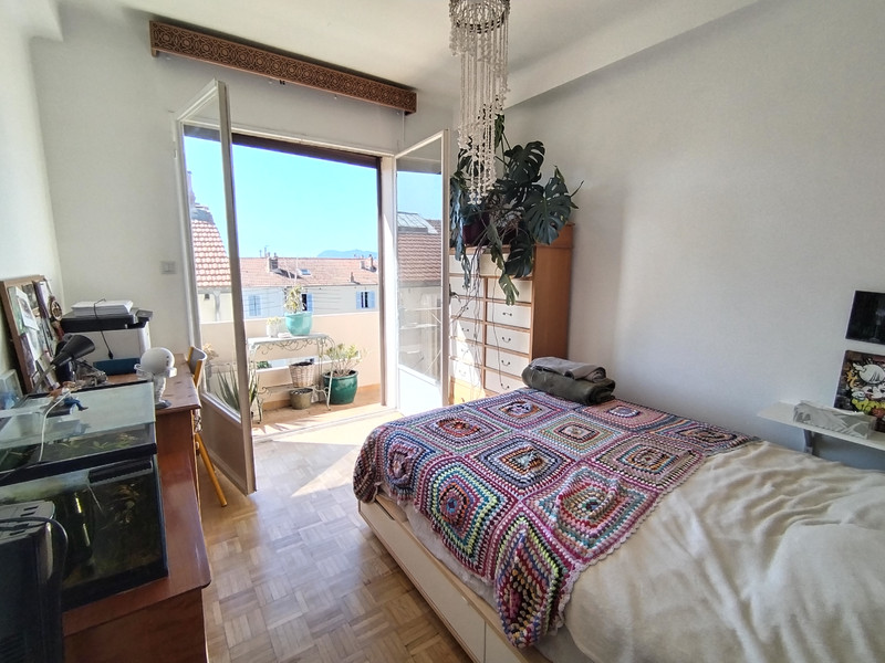 French property for sale in Toulon, Var - €226,000 - photo 8