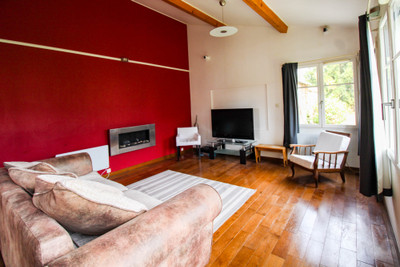 French property for sale in Saint-Jean-d'Angély, Charente-Maritime - €172,800 - photo 1