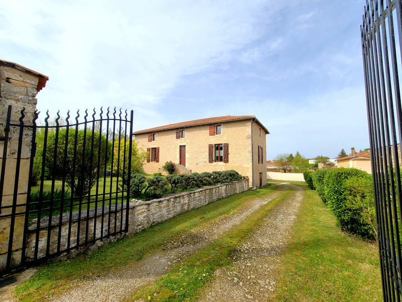 French property for sale in Ruffec, Charente - €235,400 - photo 11