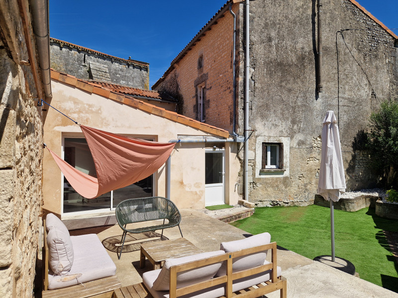 Propriété à vendre à Châteauneuf-sur-Charente, Charente - 169 800 €