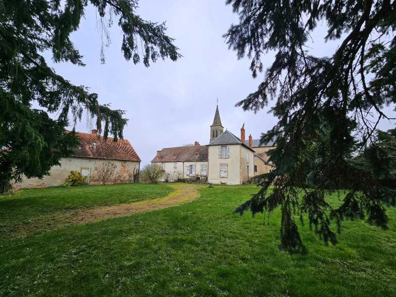 French property for sale in Saint-Caprais, Allier - €76,000 - photo 0