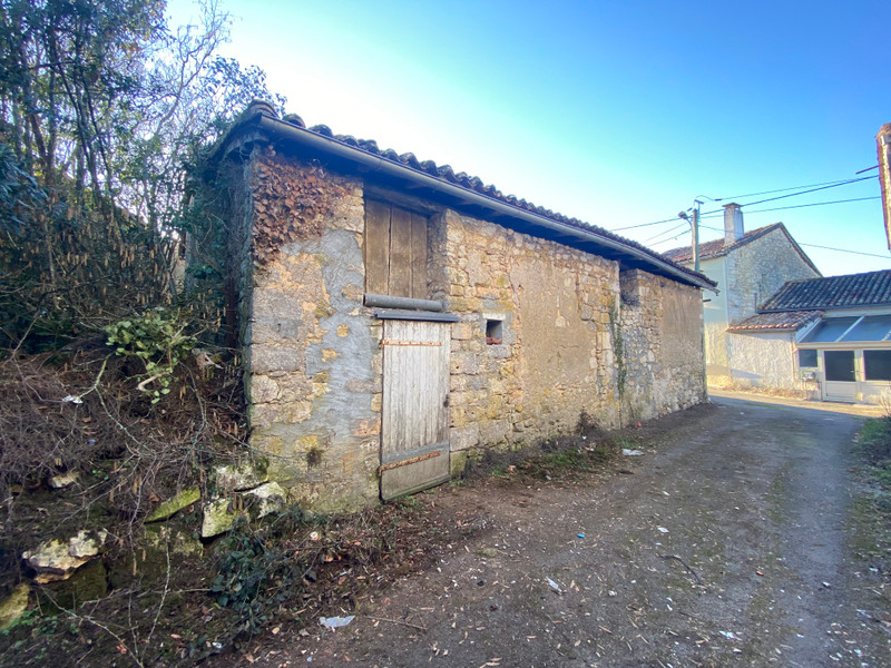 Maison à vendre à Chazelles, Charente - 78 000 € - photo 1