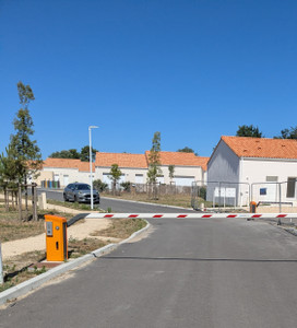 French property for sale in Saint-Jean-de-Monts, Vendée - €230,050 - photo 2