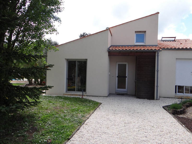 French property for sale in Courçon, Charente-Maritime - €483,000 - photo 9