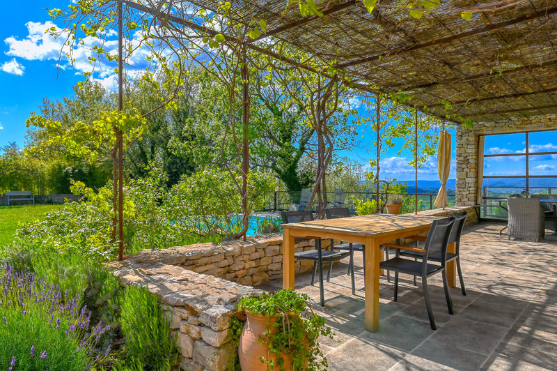 French property for sale in Caseneuve, Vaucluse - €720,000 - photo 1
