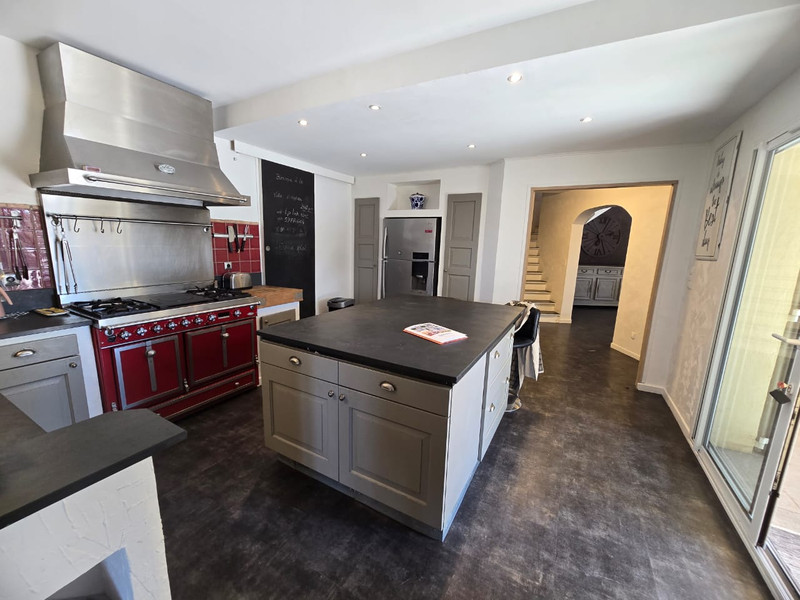 French property for sale in Althen-des-Paluds, Vaucluse - €735,000 - photo 5