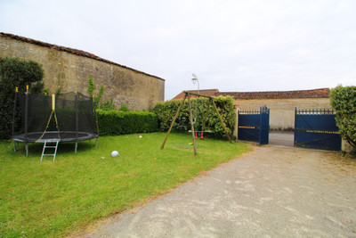 French property for sale in Villiers-Couture, Charente-Maritime - €187,000 - photo 9