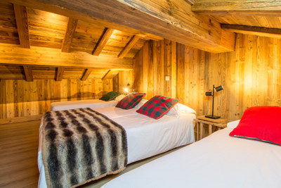 Magnificent 4 bedroom village chalet with clear views, for sale in the heart of the Three Valleys