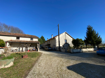 French property for sale in Chillac, Charente - €371,000 - photo 2