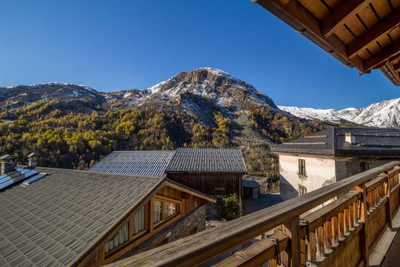 Magnificent 4 bedroom village chalet with clear views, for sale in the heart of the Three Valleys