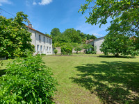 Maison à vendre à Coteaux-du-Blanzacais, Charente - 158 000 € - photo 1