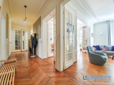 75008, très bel appartement de 125m2 (T5) sécurisé au coeur d'un haussmannien de grand-standing avec ascenseur