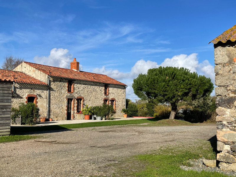 French property for sale in Nieul-le-Dolent, Vendée - €672,000 - photo 7