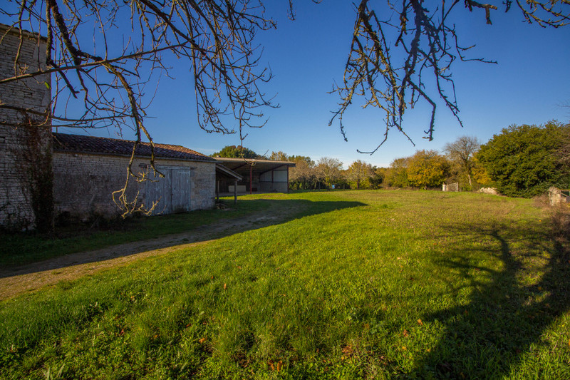 French property for sale in Rouillac, Charente - €97,000 - photo 9