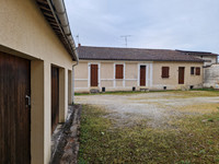 Propriété à vendre à Ruelle-sur-Touvre, Charente - 247 000 € - photo n°2