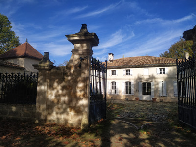 Chateau à vendre à Coutras, Gironde, Aquitaine, avec Leggett Immobilier