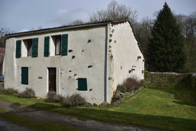 Maison à vendre à Beugnon-Thireuil, Deux-Sèvres, Poitou-Charentes, avec Leggett Immobilier
