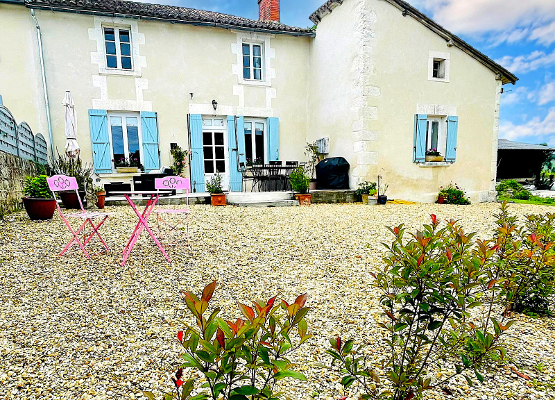 French property for sale in Aubeterre-sur-Dronne, Charente - €205,000 - photo 0