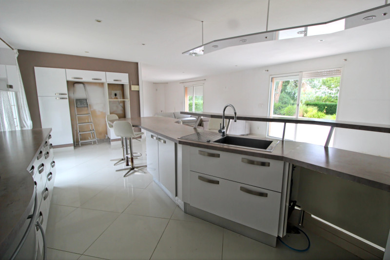 French property for sale in Chabanais, Charente - €290,000 - photo 5