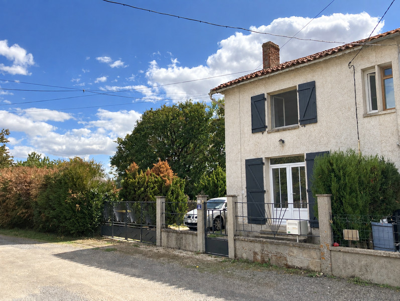 French property for sale in Saint-Martin-l'Ars, Vienne - €109,000 - photo 0