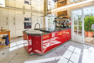 French property for sale in Rustrel, Vaucluse - €547,000 - photo 4