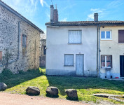 Propriété à vendre à Oradour-Fanais, Charente - 31 600 € - photo n°1