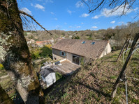 Maison à vendre à Ruelle-sur-Touvre, Charente - 279.000 € - photo 1