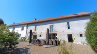 Maison à vendre à Saint-Priest-des-Champs, Puy-de-Dôme - 475.000 € - photo 1