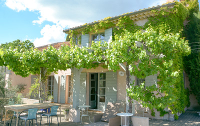Grand domaine dans la campagne provençale, avec deux maisons, vue exceptionnelle, 3200 oliviers et truffières
