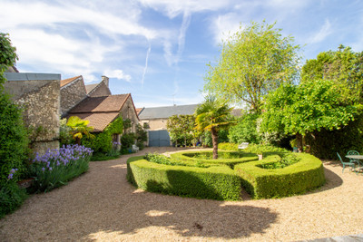 French property for sale in L'Île-Bouchard, Indre-et-Loire - €399,500 - photo 9