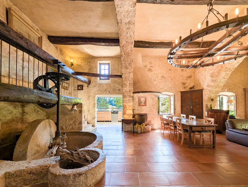 French property for sale in Carros, Alpes-Maritimes - €895,000 - photo 5