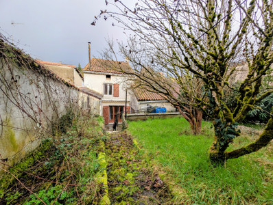 French property for sale in Ruffec, Charente - €71,500 - photo 9