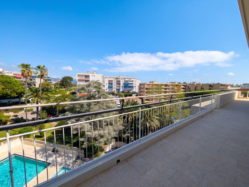 French property for sale in Nice, Alpes-Maritimes - €490,000 - photo 2