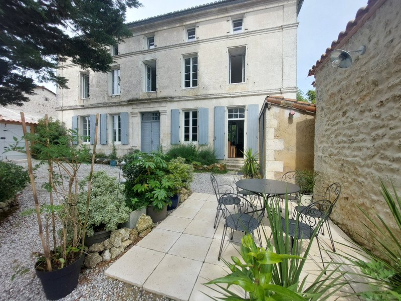 French property for sale in Angoulême, Charente - €420,000 - photo 1