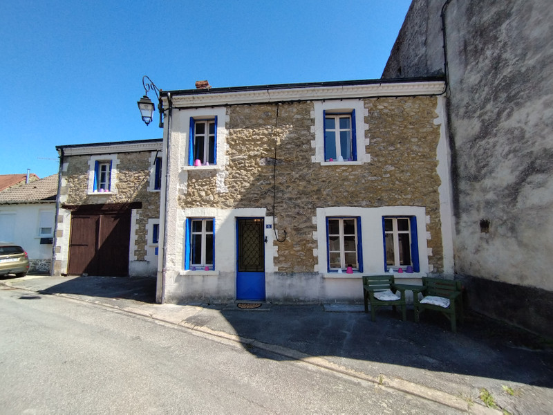French property for sale in Dompierre-les-Églises, Haute-Vienne - €144,425 - photo 1