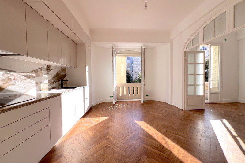 French property for sale in Nice, Alpes-Maritimes - €750,000 - photo 2