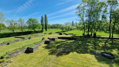 Superb 12th century Cistercian abbey and the ruins of its abbey church and 4 large bedrooms