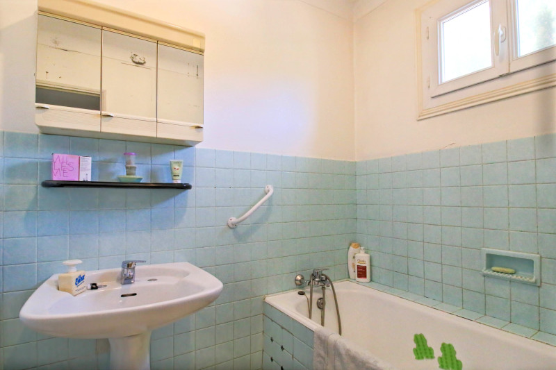 French property for sale in Bonnieux, Vaucluse - €375,000 - photo 8