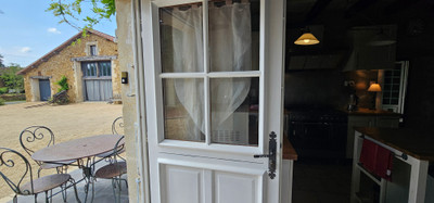 French property for sale in Moutiers-sur-le-Lay, Vendée - €386,000 - photo 2